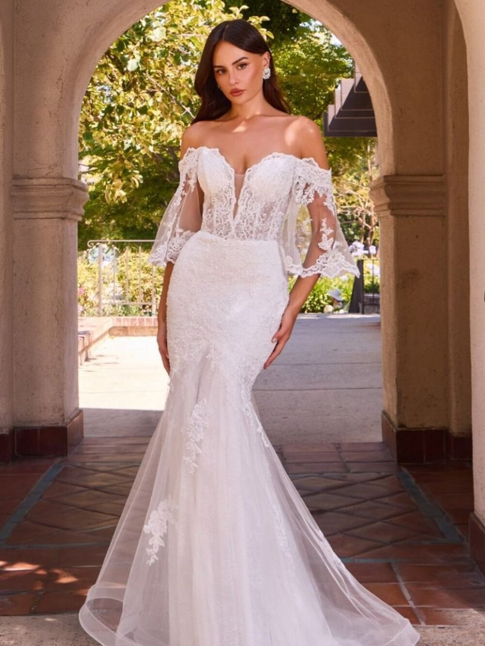 New Off White Elegant Floral Wedding Gown w/ Mermaid Cut & Lace up Back CD659W